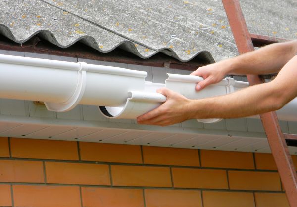 Gutter Hanging in Mount Vernon